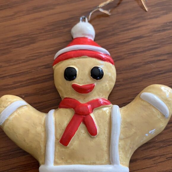 Vintage ceramic gingerbread man Christmas tree ornament - Picture 3 of 6